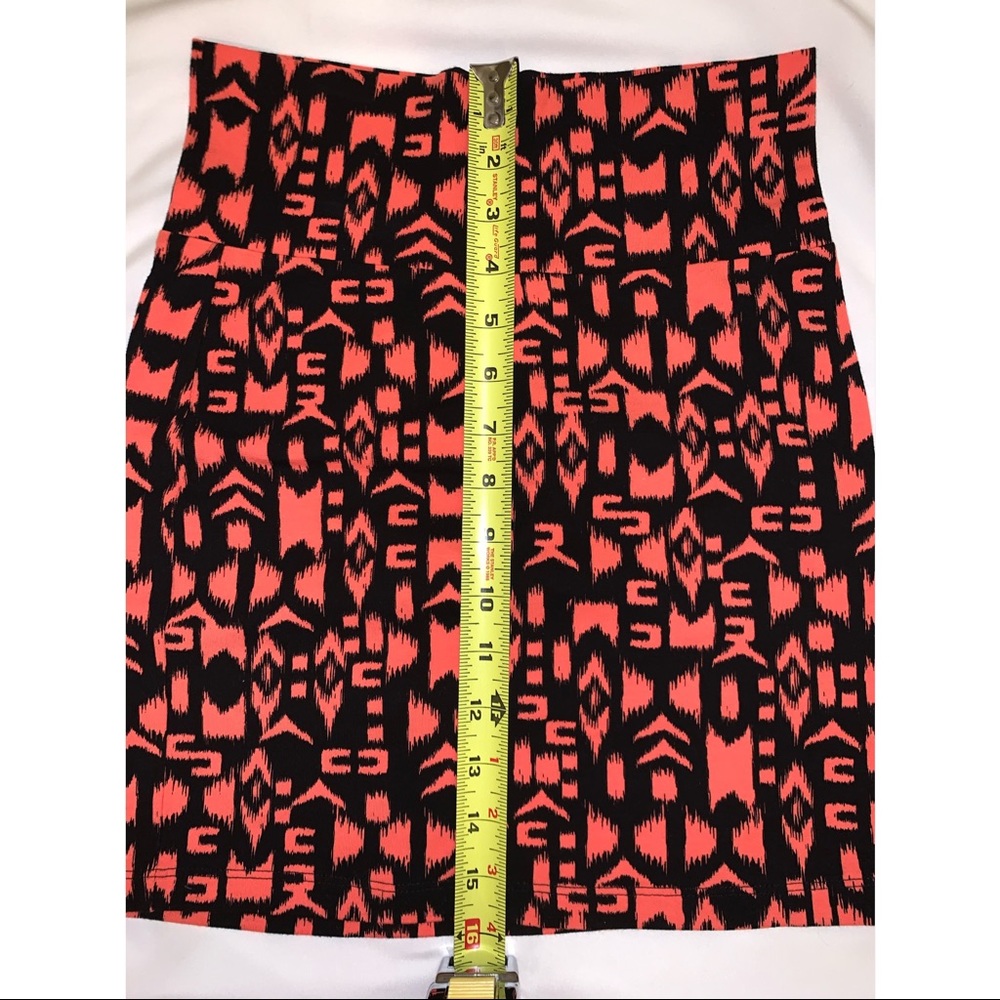 Charlotte Russe Geo-Print Skirt - Picture 2 of 3